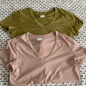 Set of two universal thread tshirts
